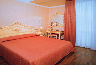 President Hotel Rimini room